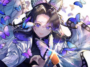擁有蝴蝶翅膀的動漫女孩，周圍有發光的蝴蝶。 — 忍 壁紙