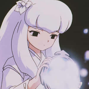 白髮動漫女孩在黑暗星空場景中抱著發光球體。 — 犬夜叉 壁紙