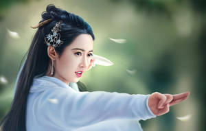 一位優雅的女子身穿白色長袍，在綠色森林中伸出手，花瓣在她周圍飄浮。 — 模特兒 壁紙