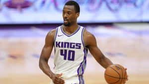 職業籃球運動員在比賽中穿著Kings球衣運球。 — 高清籃球 壁紙