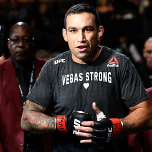 MMA選手穿著Vegas Strong襯衫和手套站在競技場 — 終極格鬥冠軍賽 壁紙
