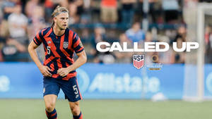 比賽期間場上的美國足球員5號，帶有'CALLED UP'文字疊加。 — 運動 壁紙