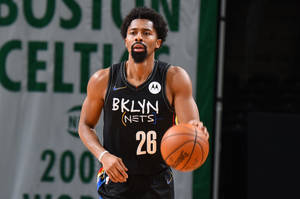 布魯克林籃網隊籃球運動員在比賽中運球。 — 酷籃球 壁紙