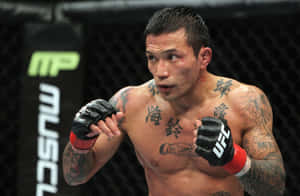 戴著UFC手套的刺青選手在八角籠內比賽。 — 終極格鬥冠軍賽 壁紙