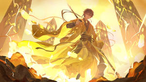 動漫戰士身穿金色長袍，在發光水晶和火焰中揮舞長矛。 — 鍾離 壁紙