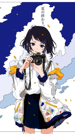 動漫女孩在藍天白雲和落葉中拿著相機。 — 中野三玖 壁紙