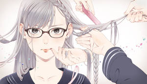 銀色頭髮戴著眼鏡的動漫女孩被手編辮子。 — 止水 壁紙
