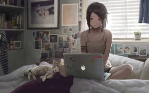 動漫女孩與貓在床上，在陽光充足的房間裡使用筆記型電腦，旁邊有照片拼貼。 — 動畫女孩 壁紙