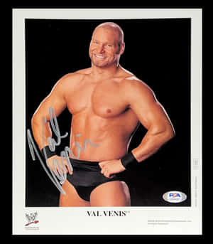 摔角手 Val Venis 穿著黑色三角褲、雙手叉腰的簽名照片。 — 摔角 壁紙