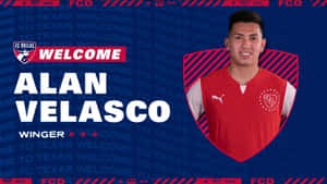 FC達拉斯足球員Alan Velasco身穿紅色球衣，背景為歡迎文字。 — 高畫質足球 壁紙