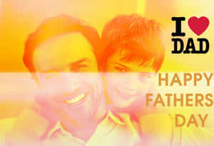 快樂的父親和兒子微笑，帶有「I ❤️ DAD」和「HAPPY FATHERS DAY」文字。 — 父親節 壁紙