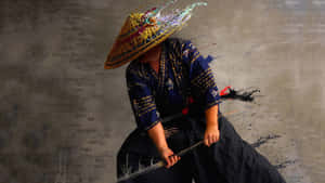 武士手持劍，灰色背景上有彩色顏料飛濺。 — 戰士 壁紙
