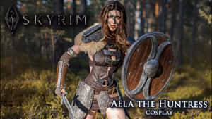 扮演《Skyrim》中Aela the Huntress的cosplayer在森林中手持盾牌和劍。 — 艾莉塔：戰鬥天使 壁紙