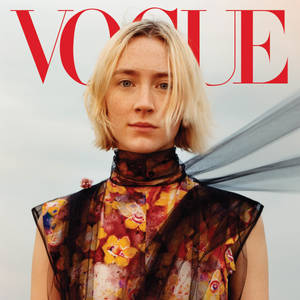 金髮女性穿著花卉透視上衣登上Vogue雜誌封面。 — 瑟夏·羅南 壁紙