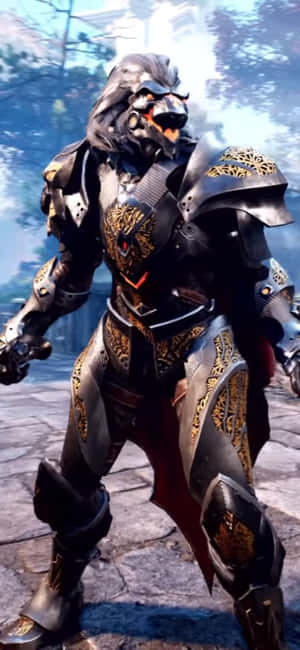 獅頭戰士身穿黑金鎧甲站在石徑上。 — Pixel 7 Pro 壁紙