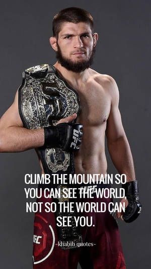 UFC拳手Khabib Nurmagomedov手持冠軍腰帶並附有勵志語錄。 — 終極格鬥冠軍賽 壁紙