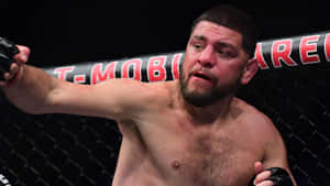 MMA拳手在T-Mobile Arena的八角籠內揮拳。 — 終極格鬥冠軍賽 壁紙