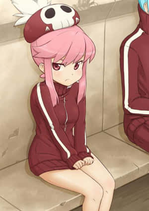 粉紅色頭髮的動漫女孩穿著栗色運動服，戴著骷髏帽，悲傷地坐在石凳上。 — 殺人魔哥 壁紙