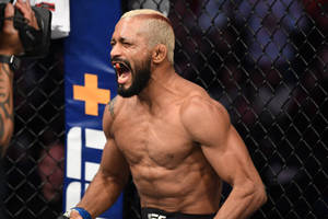 肌肉發達的MMA鬥士在UFC八角籠內勝利後咆哮。 — 運動 壁紙