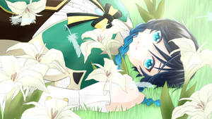 藍眼睛的動漫女孩躺在草地上，周圍環繞著白色百合花。 — 原神 壁紙
