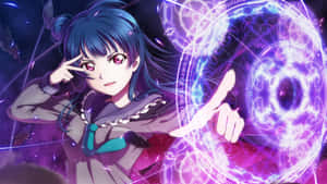 穿著校服的動漫女孩在太空中施展發光的紫色魔法。 — 美麗的動畫 壁紙