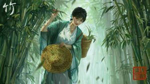 身穿傳統長袍的女子在竹林中手持籃子和帽子。