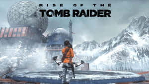 Tomb Raider 主角身穿橙色外套，手持弓箭，站在雪地山景中 — 電玩遊戲 GIF 壁紙