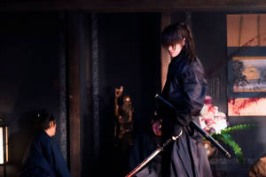 武士在傳統日式房間中手持血淋淋的刀。 — 混沌武士 壁紙