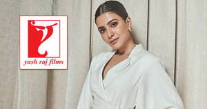 身穿白色西裝外套的女性在Yash Raj Films標誌旁擺姿勢。 — 寶萊塢 壁紙