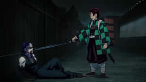 身穿綠色和服的武士站在夜晚黑暗小巷中倒下的惡魔之上。 — 鬼滅之刃 壁紙