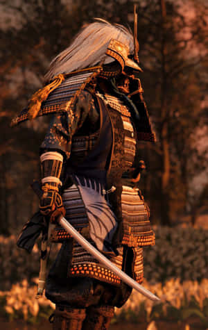 身穿精細盔甲的武士戰士在黃金時段的森林中持劍。 — Redmi Pad 壁紙