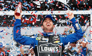 NASCAR車手在五彩紙屑飄落中慶祝勝利。 — 白色法拉利 壁紙
