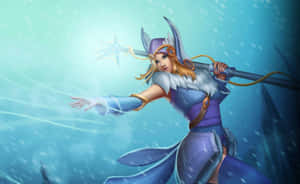 身穿藍色盔甲的奇幻戰士在雪中揮舞發光長矛。 — 冰雪奇緣 艾莎 壁紙