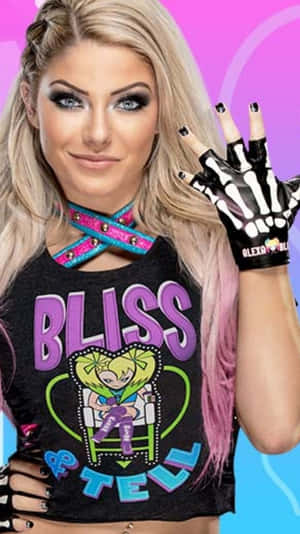 金髮女子穿著黑色 'BLISS' T恤和骷髏手套，在色彩繽紛的背景前。 — Alexa Bliss 壁紙