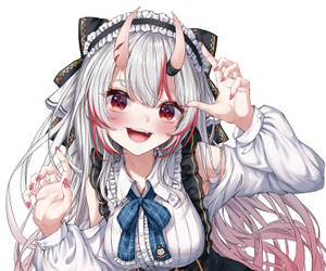 動畫女孩，銀色頭髮、紅色眼睛和小角，穿著帶有藍色蝴蝶結的白色襯衫，俏皮地微笑。 — 動畫女孩 壁紙
