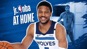 NBA球員身穿灰狼隊球衣，手持帶有「jr nba AT HOME」字樣的籃球。 — 運動 壁紙