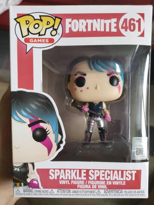 手持原裝盒的 Funko Pop! Fortnite Sparkle Specialist 乙烯基公仔。 — 3:4 壁紙