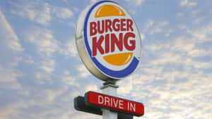 Burger King得來速招牌襯托多雲的天空 — 漢堡王 壁紙