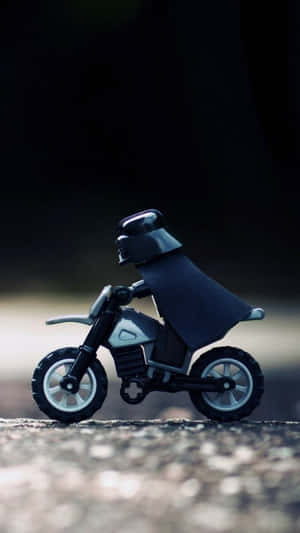 LEGO黑武士騎著迷你越野車在路面上 — 黃昏 壁紙
