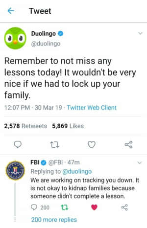 包含Duolingo和FBI關於完成課程的推文的Twitter討論串。 — 搞笑迷因 壁紙