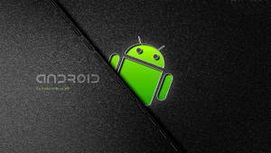 綠色Android機器人標誌從有縫線的黑色紋理背景中浮現。 — 機器人 壁紙