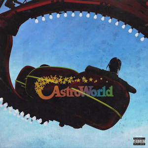 夜晚在一串燈光下帶有'AstroWorld'標誌的雲霄飛車上的人。 — 崔維斯·史考特 天文世界 壁紙