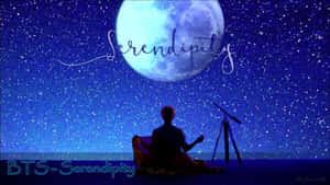 人坐在毯子上，在月亮和星星下，有望遠鏡和「serendipity」一詞 — 月光 壁紙