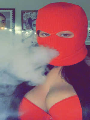 戴紅色巴拉克拉法帽的人室內呼出蒸氣。 — 社群媒體 壁紙
