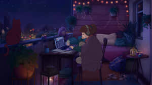 夜晚在陽台上與貓和燈串一起使用筆記型電腦工作的人。 — 7680x4320 壁紙