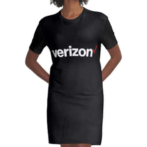 穿著帶有Verizon標誌黑色連衣裙的人 — 威訊 壁紙