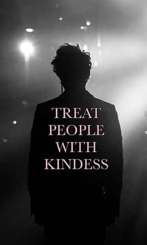 舞台上的人物剪影，附有文字 treat people with kindness。 — 悟空黑 iPhone 壁紙