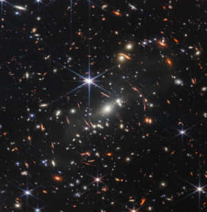 深空中廣闊的星系和恆星場域，帶有明亮的星芒。 — 星星 壁紙