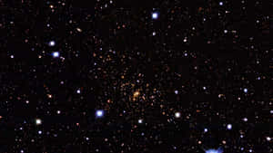 在黑暗的夜空中閃耀的廣闊星場和星系。 — 銀河 壁紙