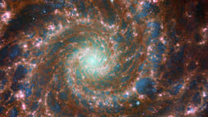 深空中帶有發光旋臂和明亮核心的螺旋星系。 — 銀河 壁紙